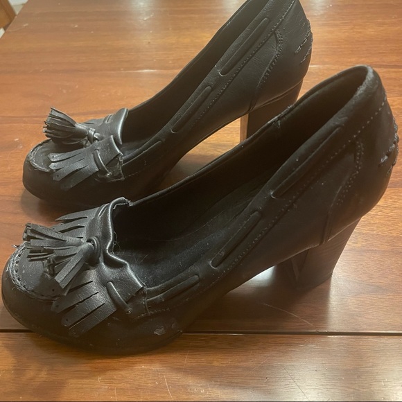 Black Tassel Heal - Picture 3 of 5